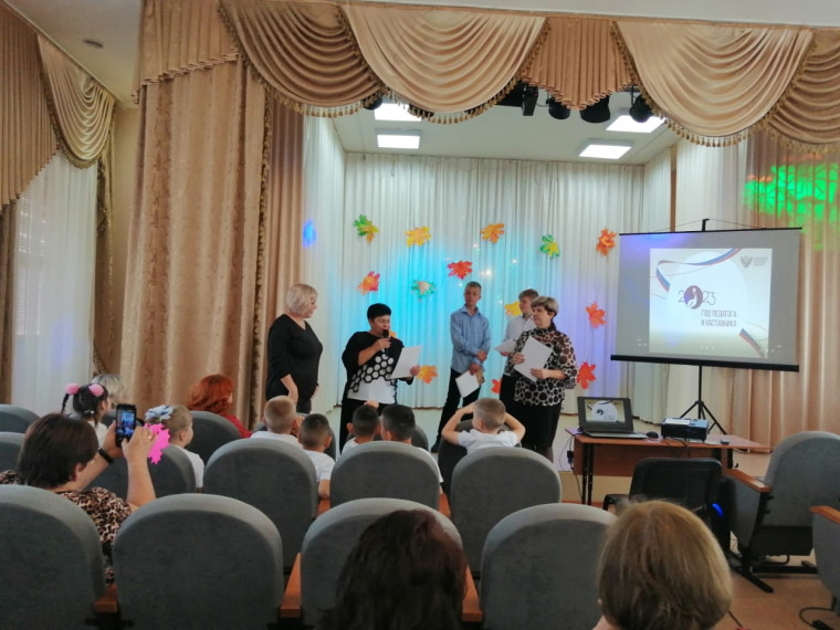 «Праздничный день октября».